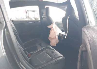 2026 Tesla Model Y, Right Side damage, Iaai lot 46167625, photo 8 of 15
