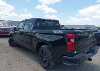 2026 Chevrolet Silverado 1500 4wd  Short Bed Custom, daño Trasero derecho, Iaai lote 45726094, foto 3 de 16
