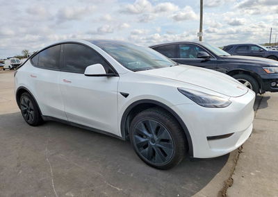 2024 Tesla Model Y, daño Trasero, Copart lote 71022186, foto 4 de 12