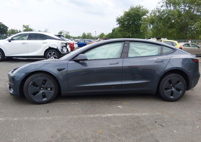 2023 Tesla Model 3 Rear-wheel Drive, daño Lateral derecho, Iaai lote 45441891, foto 12 de 14