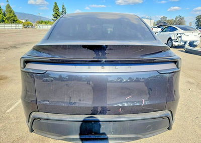 2026 Tesla Model Y, daño Frontal, Copart lote 70713996, foto 6 de 16