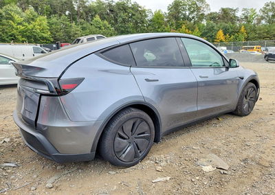 2026 Tesla Model Y, daño Trasero, Copart lote 69526266, foto 3 de 12