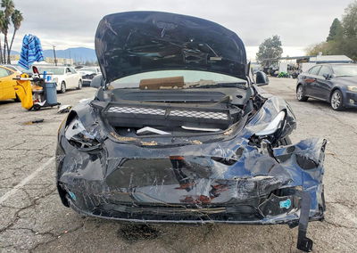 2025 Tesla Model Y, daño Frontal, Copart lote 98965205, foto 5 de 14