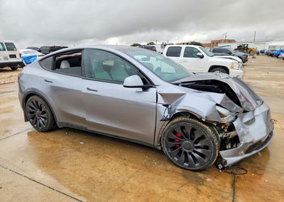 2024 Tesla Model Y, daño Frontal, Copart lote 69462076, foto 4 de 14
