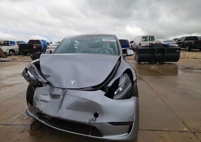 2024 Tesla Model Y, daño Frontal, Copart lote 69462076, foto 13 de 14