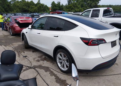 2023 Tesla Model Y Awd/long Range Dual Motor All-wheel Drive, uszkodzenie: Prawy bok, Iaai lot 45675160, zdjęcie 3 z 19