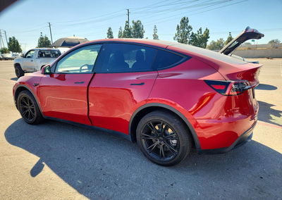 2021 Tesla Model Y, daño Abolladuras/rayones menores, Copart lote 71296046, foto 2 de 13