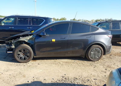 2026 Tesla Model Y Premium Rear-wheel Drive/rear-wheel Drive, daño Frontal, Iaai lote 46164900, foto 15 de 20