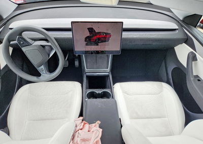 2026 Tesla Model Y, daño Lateral, Copart lote 49902146, foto 8 de 14
