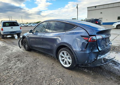 2023 Tesla Model Y, daño Trasero, Copart lote 72915936, foto 2 de 14