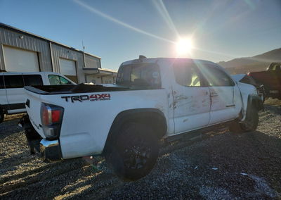 2021 Toyota Tacoma Trd Off-road, daño Volcadura, Copart lote 73928546, foto 3 de 12