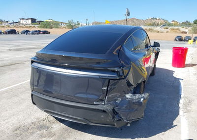 2026 Tesla Model Y Premium Rear-wheel Drive/rear-wheel Drive, daño Frontal, Iaai lote 46148064, foto 4 de 23