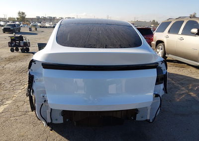 2026 Tesla Model Y Premium Rear-wheel Drive/rear-wheel Drive, daño Front & Rear, Iaai lote 46448414, foto 16 de 18
