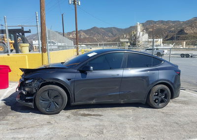 2026 Tesla Model Y Premium Rear-wheel Drive/rear-wheel Drive, daño Frontal, Iaai lote 46148064, foto 14 de 23