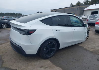 2026 Tesla Model Y Premium Rear-wheel Drive/standard Rear-wheel Drive, daño Frontal, Iaai lote 44396025, foto 4 de 14