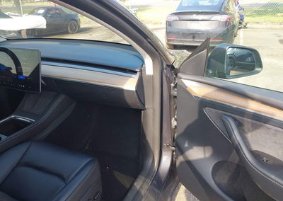 2023 Tesla Model Y Awd/long Range Dual Motor All-wheel Drive, daño Trasero, Iaai lote 46135737, foto 5 de 14