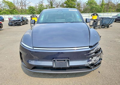 2026 Tesla Model Y, daño Frontal, Copart lote 64064346, foto 5 de 12