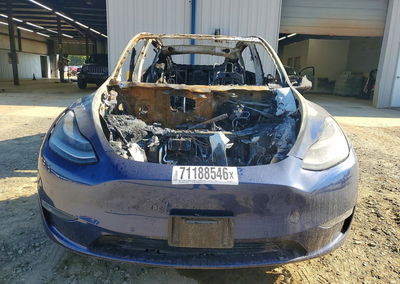 2020 Tesla Model Y, daño Incendio, Copart lote 71188546, foto 5 de 11