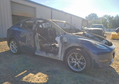 2020 Tesla Model Y, daño Incendio, Copart lote 71188546, foto 4 de 11