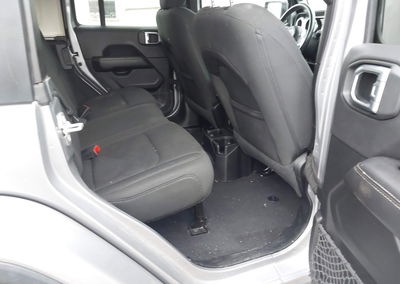 2020 Jeep Wrangler Unlimited Sahara 4x4, daño Trasero, Iaai lote 46062810, foto 8 de 16