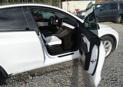 2020 Tesla Model Y Long Range Dual Motor All-wheel Drive, uszkodzenie: Podwozie, Iaai lot 46347139, zdjęcie 5 z 21