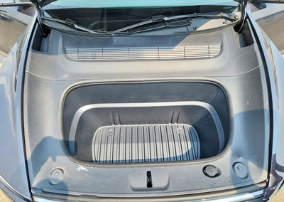 2026 Tesla Model Y, daño Frontal, Copart lote 64064346, foto 11 de 12
