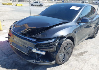 2026 Tesla Model Y Premium Rear-wheel Drive/rear-wheel Drive, daño Frontal, Iaai lote 46148064, foto 6 de 23