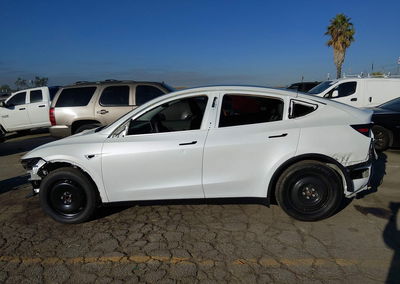 2026 Tesla Model Y Premium Rear-wheel Drive/rear-wheel Drive, daño Front & Rear, Iaai lote 46448414, foto 14 de 18
