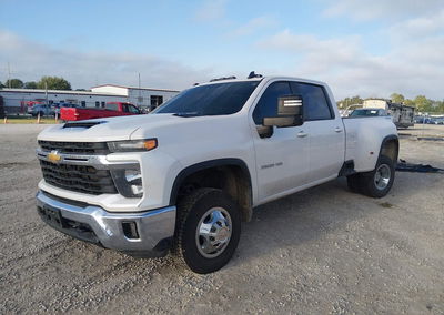 2024 Chevrolet Silverado 3500hd 4wd  Long Bed Lt, Right Side damage, Iaai lot 46155767, photo 2 of 15