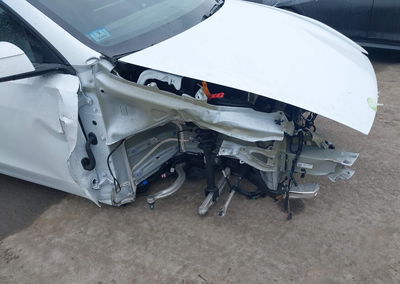 2026 Tesla Model Y Premium Rear-wheel Drive/standard Rear-wheel Drive, daño Frontal, Iaai lote 44396025, foto 10 de 14