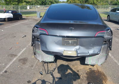 2023 Tesla Model Y Awd/long Range Dual Motor All-wheel Drive, daño Trasero, Iaai lote 46135737, foto 6 de 14