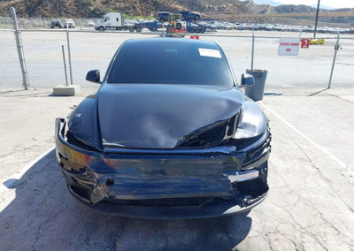 2026 Tesla Model Y Premium Rear-wheel Drive/rear-wheel Drive, daño Frontal, Iaai lote 46148064, foto 12 de 23