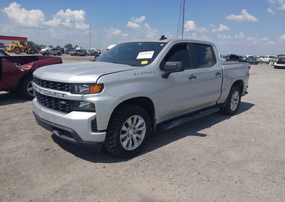 2021 Chevrolet Silverado 1500 4wd  Short Bed Custom, daño Engine Damage, Iaai lote 46136381, foto 2 de 17