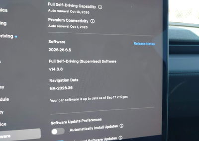 2026 Tesla Model Y Premium Rear-wheel Drive/rear-wheel Drive, daño Frontal, Iaai lote 46148064, foto 18 de 23