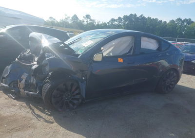 2022 Tesla Model Y Performance Dual Motor All-wheel Drive, Front End damage, Iaai lot 45932896, photo 13 of 17