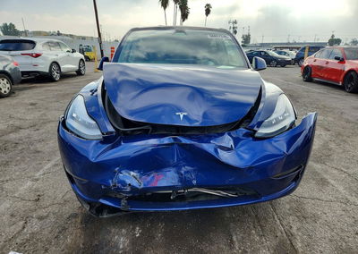 2021 Tesla Model Y, daño Frontal, Copart lote 68857246, foto 5 de 13