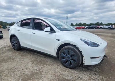2024 Tesla Model Y, uszkodzenie: Przód, Copart lot 70289636, zdjęcie 4 z 13