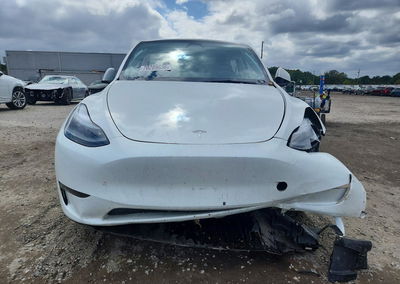 2024 Tesla Model Y, uszkodzenie: Przód, Copart lot 70289636, zdjęcie 5 z 13