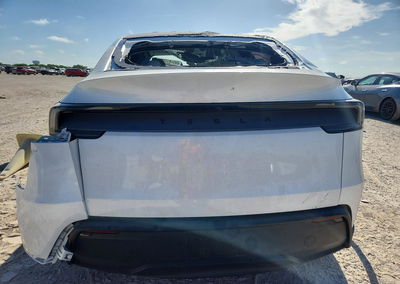 2026 Tesla Model Y, daño Ao, Copart lote 65918076, foto 6 de 13